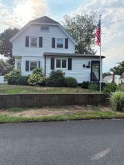 26 Monatiquot St, Weymouth, MA 02191