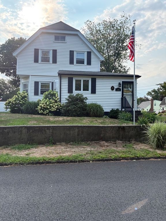 26 Monatiquot St, Weymouth, MA 02191