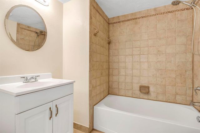 9000 NW 28th Drive 1-204, Coral Springs, FL 33065