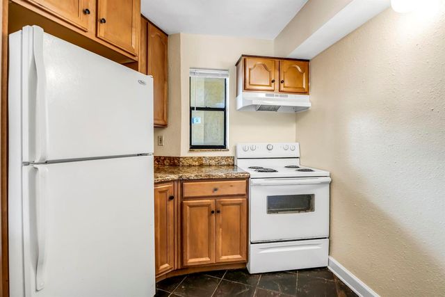 9000 NW 28th Drive 1-204, Coral Springs, FL 33065