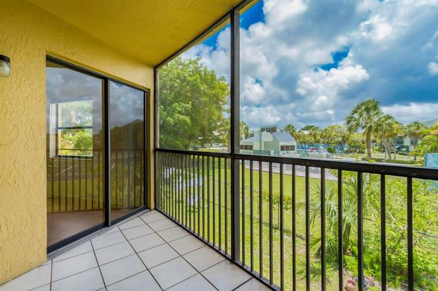 9000 NW 28th Drive 1-204, Coral Springs, FL 33065