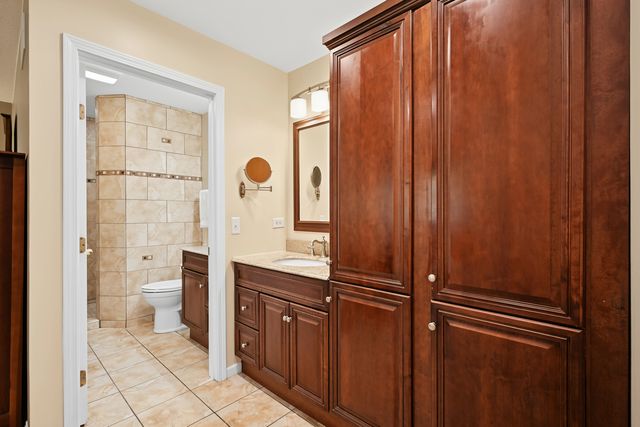 6930 Blue Flag Avenue, Woodridge, IL 60517