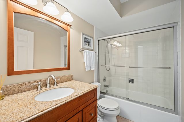 6930 Blue Flag Avenue, Woodridge, IL 60517