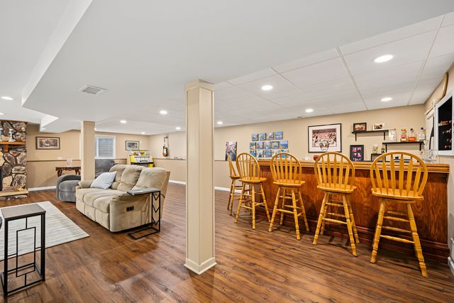 6930 Blue Flag Avenue, Woodridge, IL 60517