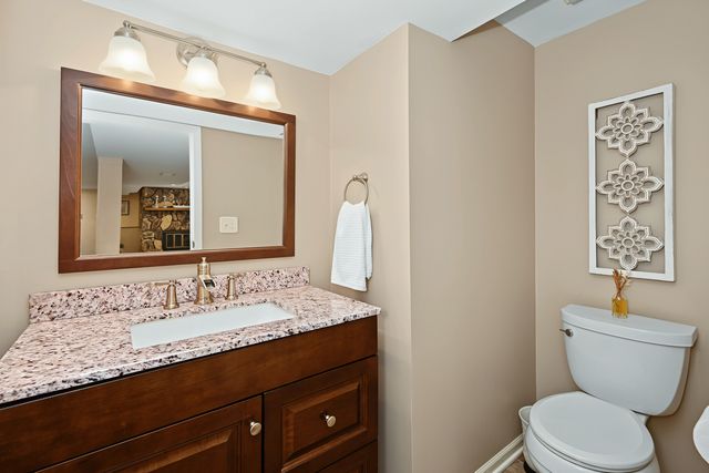 6930 Blue Flag Avenue, Woodridge, IL 60517