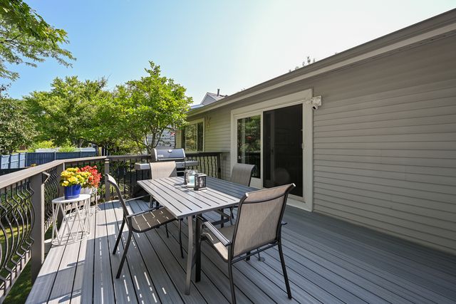 6930 Blue Flag Avenue, Woodridge, IL 60517