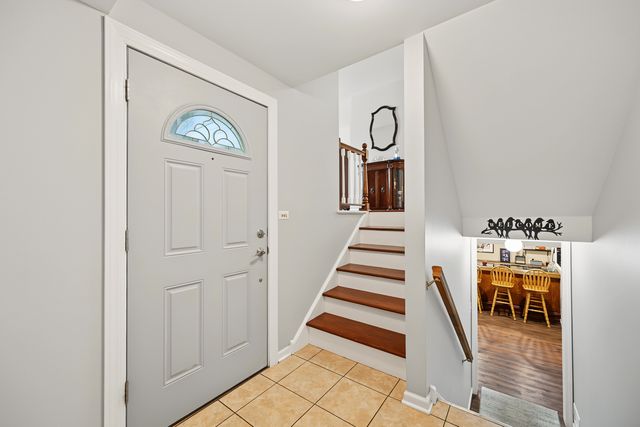 6930 Blue Flag Avenue, Woodridge, IL 60517