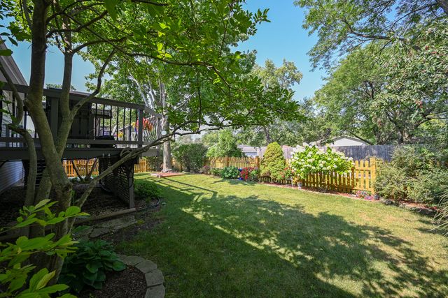 6930 Blue Flag Avenue, Woodridge, IL 60517