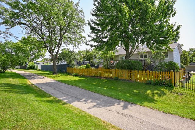 6930 Blue Flag Avenue, Woodridge, IL 60517