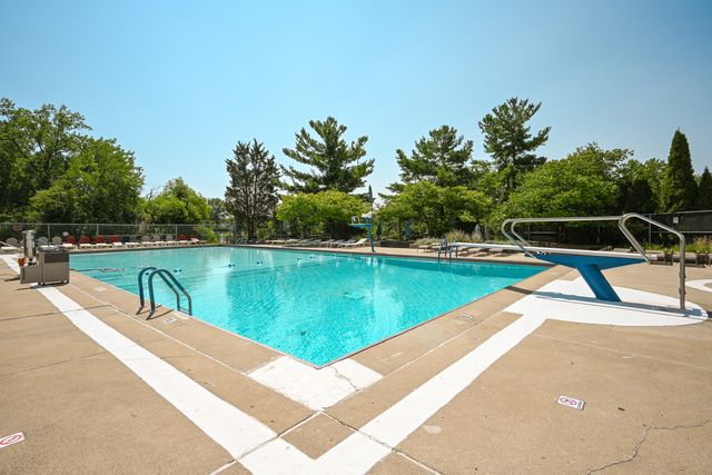 6930 Blue Flag Avenue, Woodridge, IL 60517