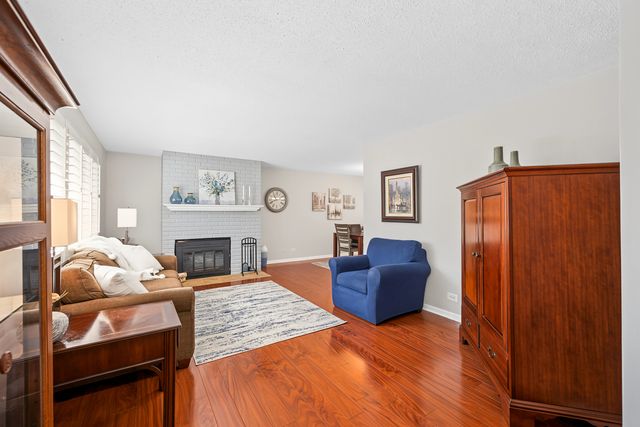 6930 Blue Flag Avenue, Woodridge, IL 60517