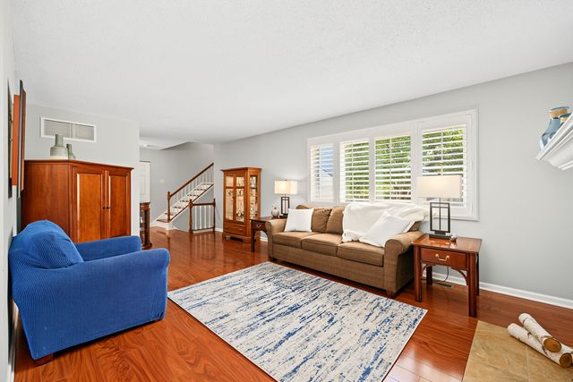 6930 Blue Flag Avenue, Woodridge, IL 60517