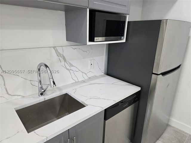 760 NW 126th St, North Miami, FL 33168