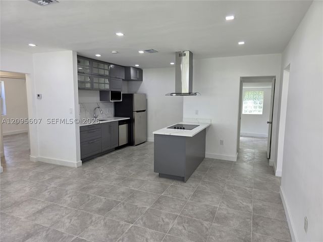760 NW 126th St, North Miami, FL 33168