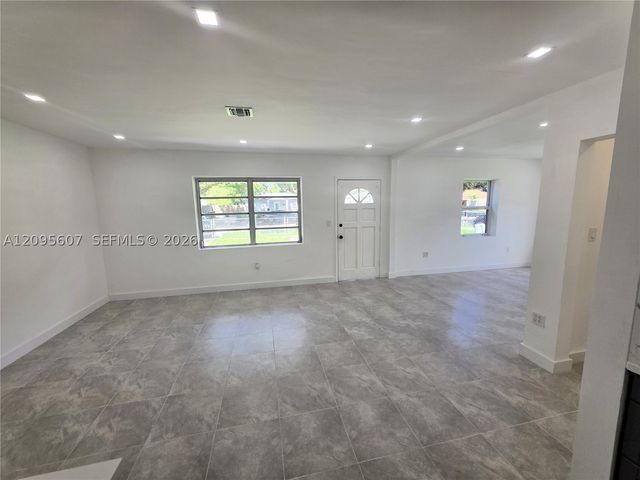 760 NW 126th St, North Miami, FL 33168