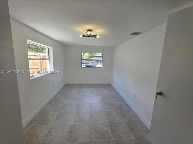 760 NW 126th St, North Miami, FL 33168