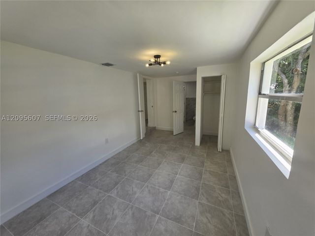 760 NW 126th St, North Miami, FL 33168