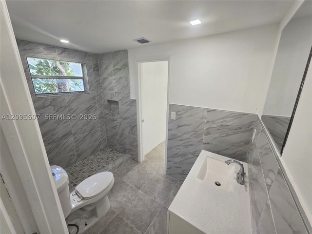 760 NW 126th St, North Miami, FL 33168