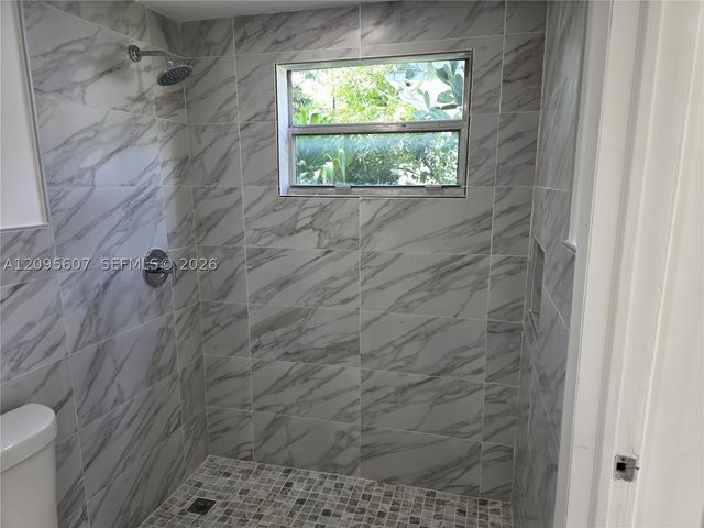 760 NW 126th St, North Miami, FL 33168