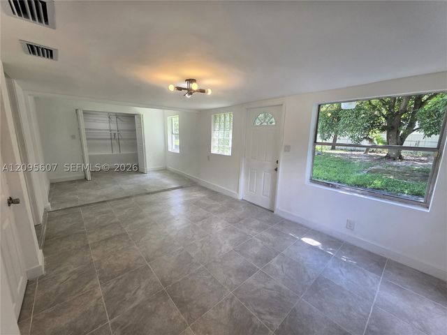 760 NW 126th St, North Miami, FL 33168