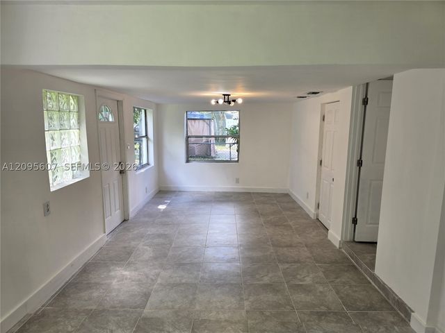 760 NW 126th St, North Miami, FL 33168