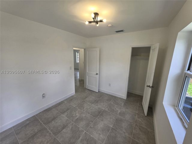 760 NW 126th St, North Miami, FL 33168