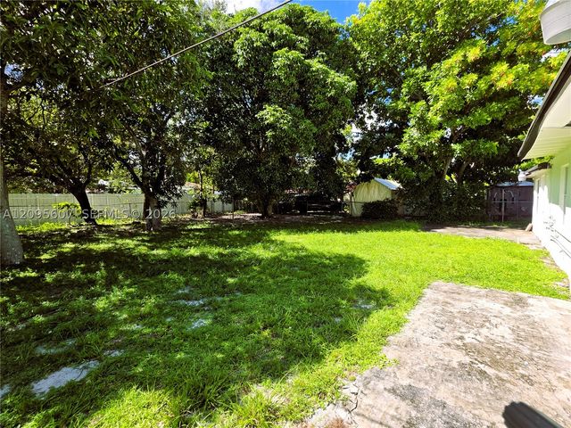 760 NW 126th St, North Miami, FL 33168