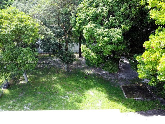 760 NW 126th St, North Miami, FL 33168