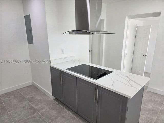 760 NW 126th St, North Miami, FL 33168