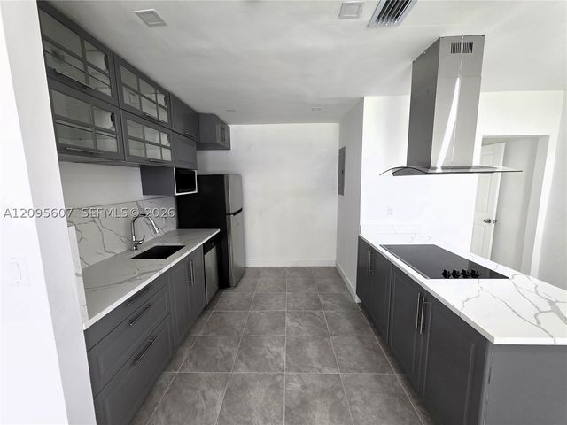 760 NW 126th St, North Miami, FL 33168