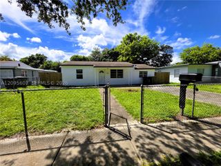 760 NW 126th St, North Miami, FL 33168
