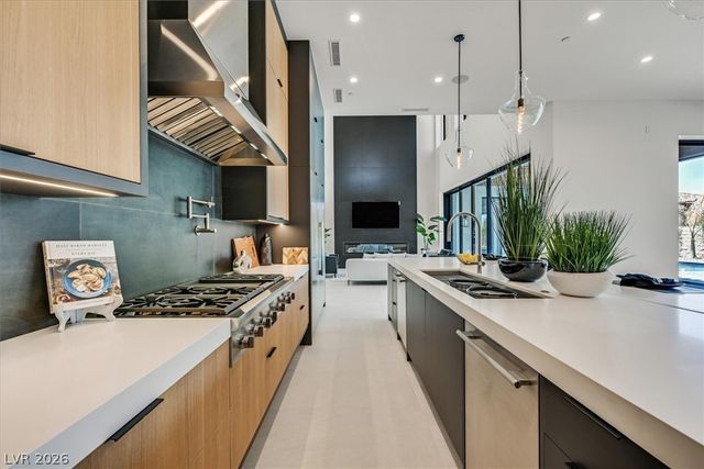 34 Vintage Canyon Street, Las Vegas, NV 89141