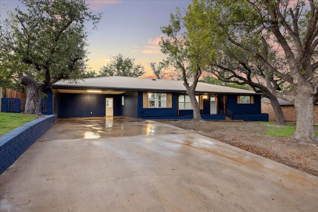 1305 W 1st ST, Lampasas, TX 76550