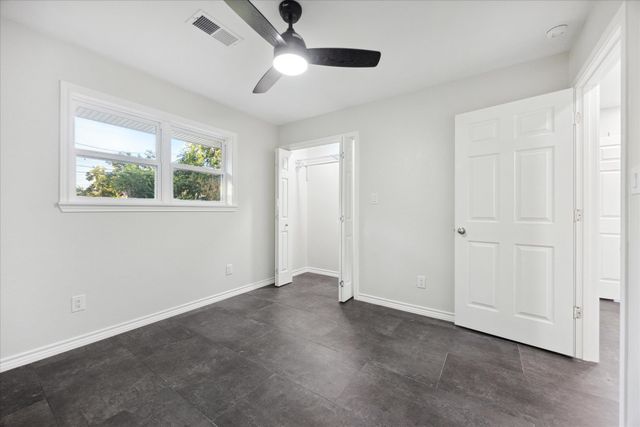 1305 W 1st ST, Lampasas, TX 76550