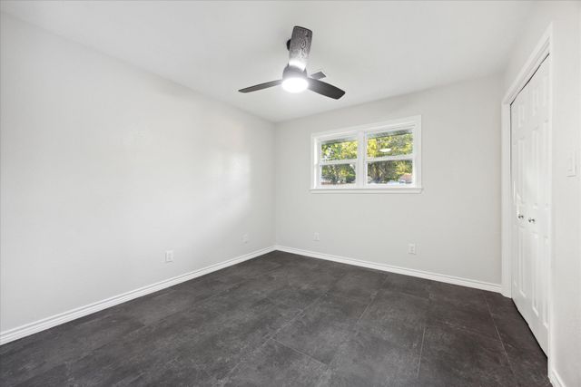 1305 W 1st ST, Lampasas, TX 76550