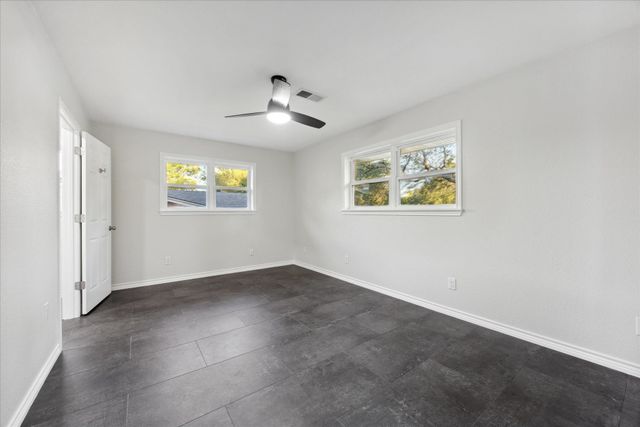 1305 W 1st ST, Lampasas, TX 76550