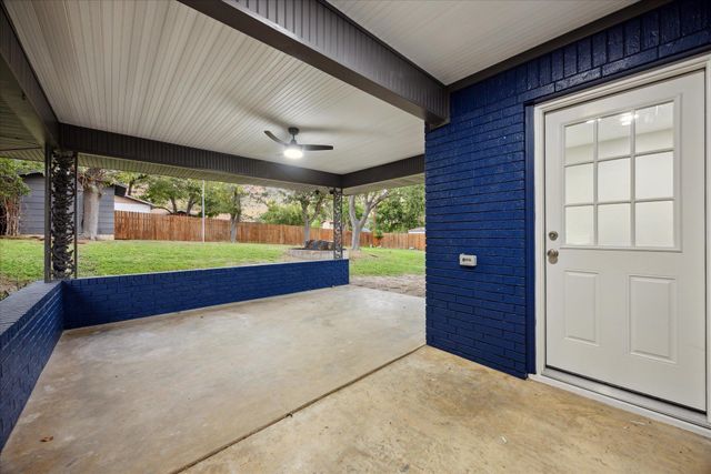 1305 W 1st ST, Lampasas, TX 76550