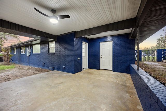 1305 W 1st ST, Lampasas, TX 76550