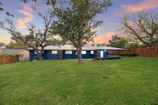 1305 W 1st ST, Lampasas, TX 76550