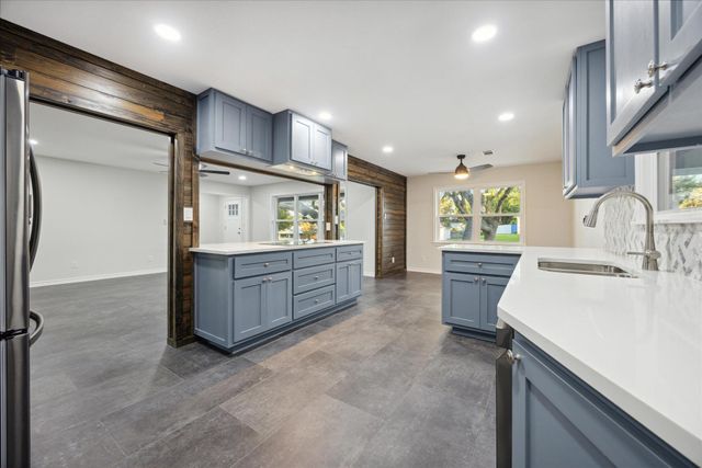 1305 W 1st ST, Lampasas, TX 76550