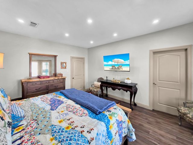 931 Bahama Drive, Crystal Beach, TX 77650
