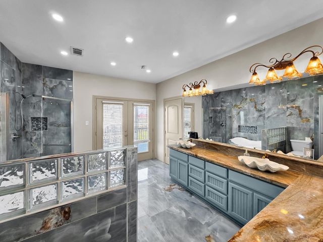 931 Bahama Drive, Crystal Beach, TX 77650