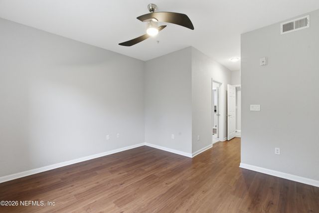 8539 GATE Parkway W 438, Jacksonville, FL 32216