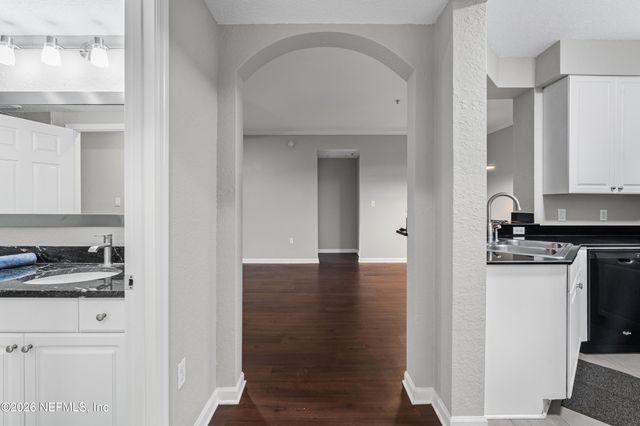 8539 GATE Parkway W 438, Jacksonville, FL 32216