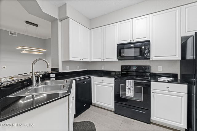 8539 GATE Parkway W 438, Jacksonville, FL 32216