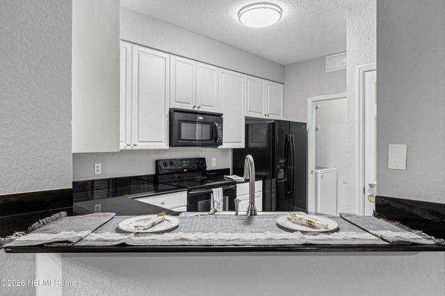 8539 GATE Parkway W 438, Jacksonville, FL 32216