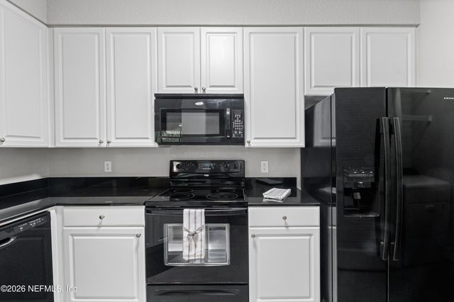 8539 GATE Parkway W 438, Jacksonville, FL 32216