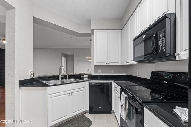 8539 GATE Parkway W 438, Jacksonville, FL 32216