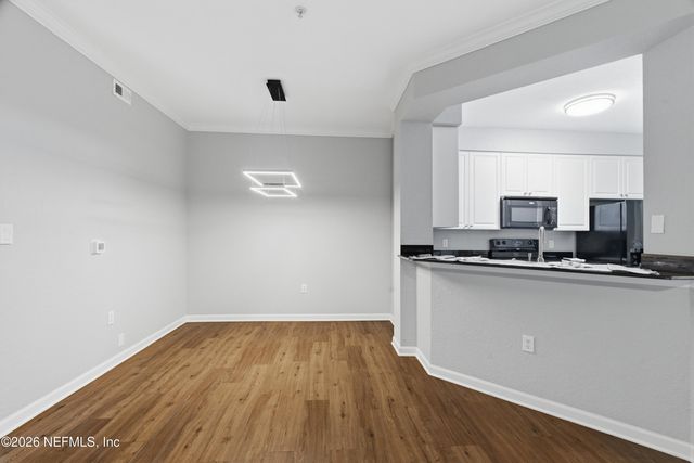 8539 GATE Parkway W 438, Jacksonville, FL 32216