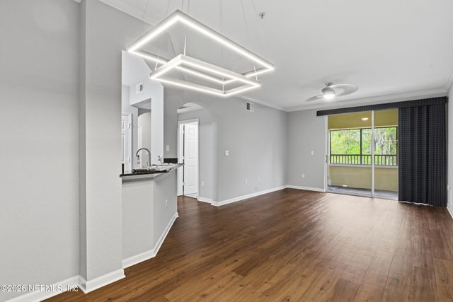 8539 GATE Parkway W 438, Jacksonville, FL 32216